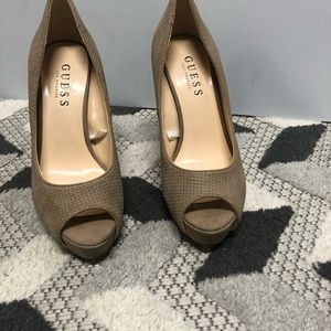 GUESS womens shoe size 6